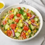 Insalata di quinoa estiva light: La combinazione di ingredienti che aumenta il senso di sazietà