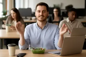 Tecniche anti-stress rapide in pausa pranzo: quale funziona anche in open space